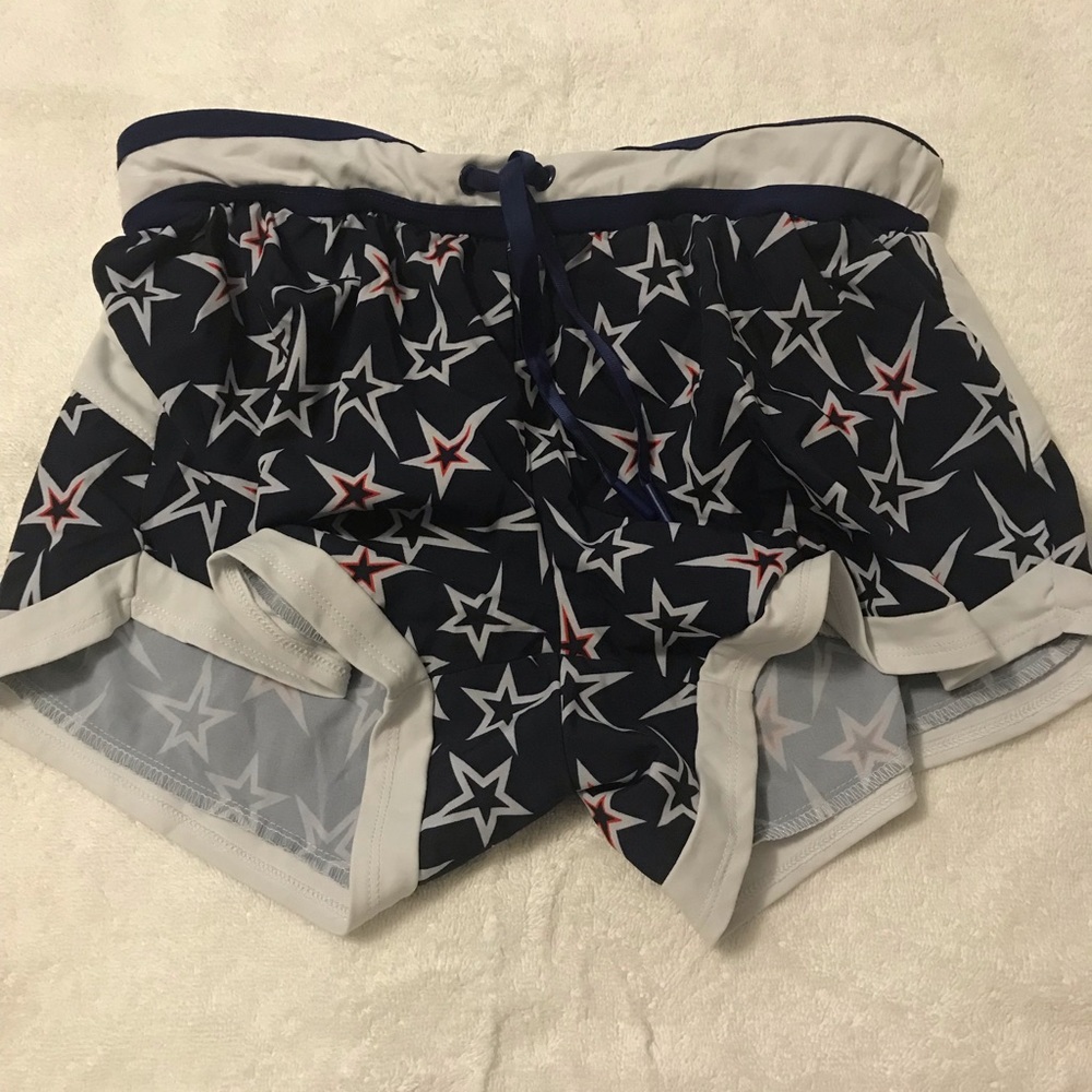 Fabletics Shorts, Size Medium - Picture 2 of 4